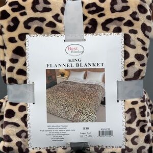 Brand New King sized flannel blanket with a leopard print pattern  brown black